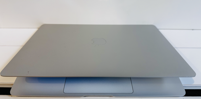 Apple MacBook Air 13-inch M1 | 8‑Core CPU and 7‑Core GPU | 8GB RAM | 512GB SSD | Silver - Pre Owned